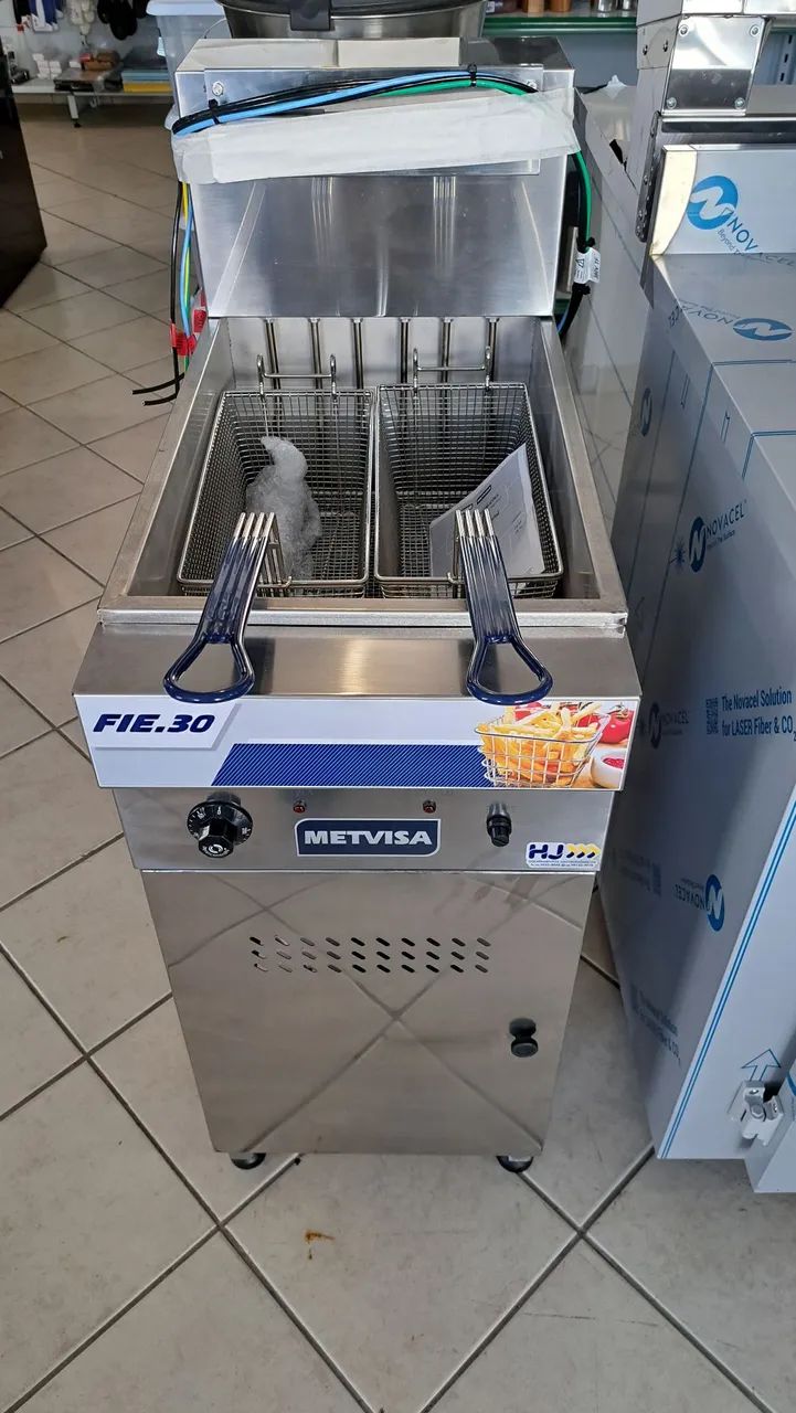 A. Fritadeira elétrica 12.000w 30 litros  Metvisa 