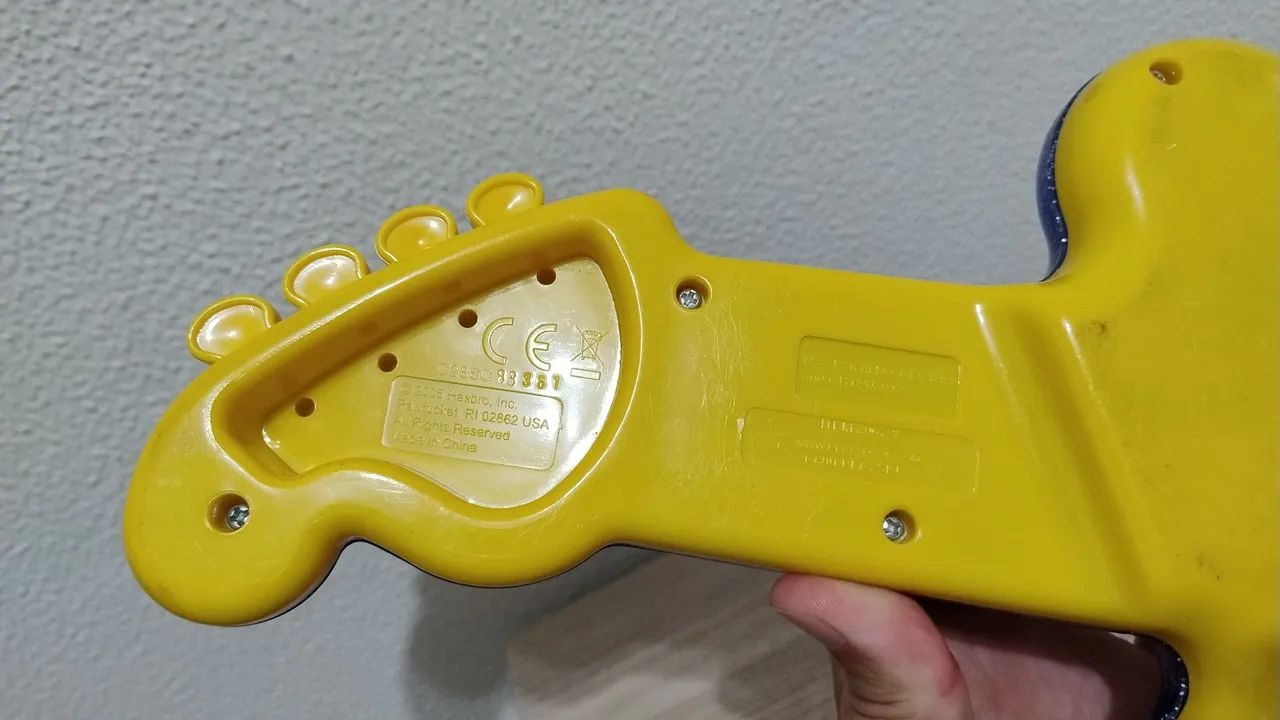 Guitarra Hasbro playskool para bebês - Foto 2