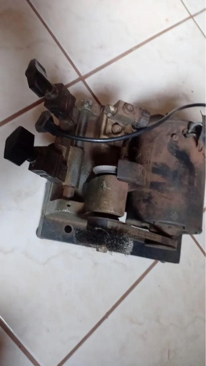 Máquina de cortar chaves marca WEG