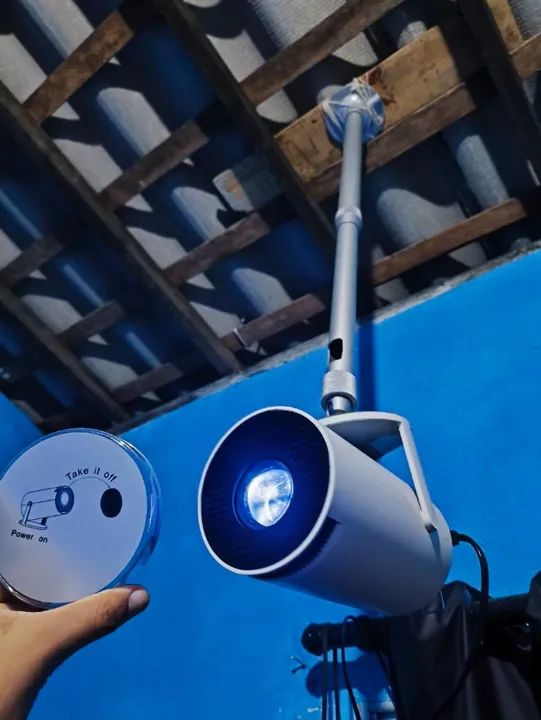 PROJETOR MAGCUBIX HY300 COM SUPORTE DE TETO + TAMPA PROTETORA DA LENTE