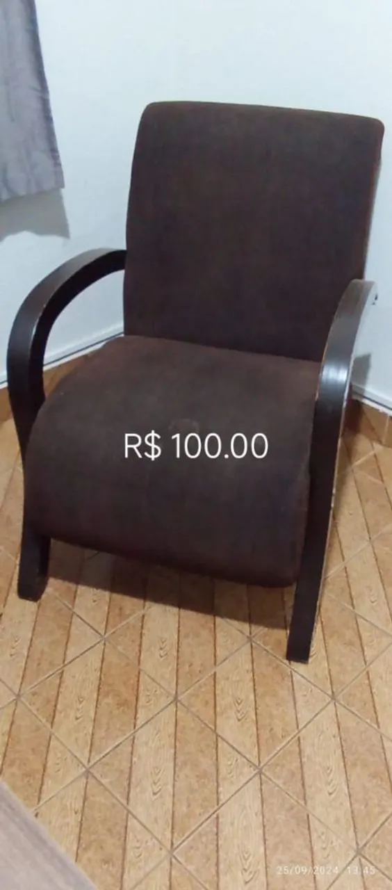 Poltrona Clássica Marrom