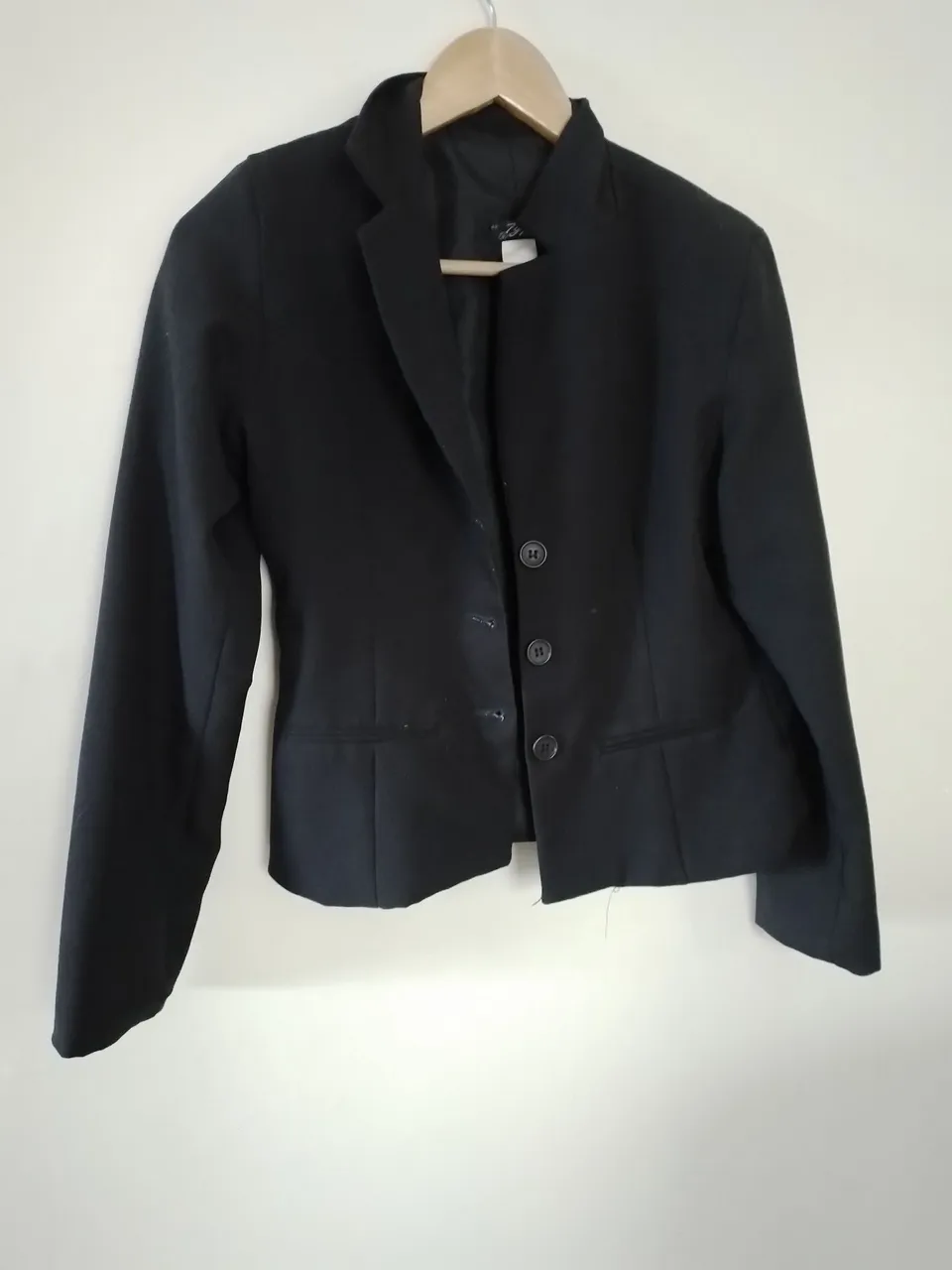 Casaco Blazer Feminino 2 Pretos e 1 azul esse valor é dis três juntos cada peça R$: 40