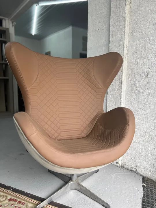 Poltrona ovo em courvim - design moderno