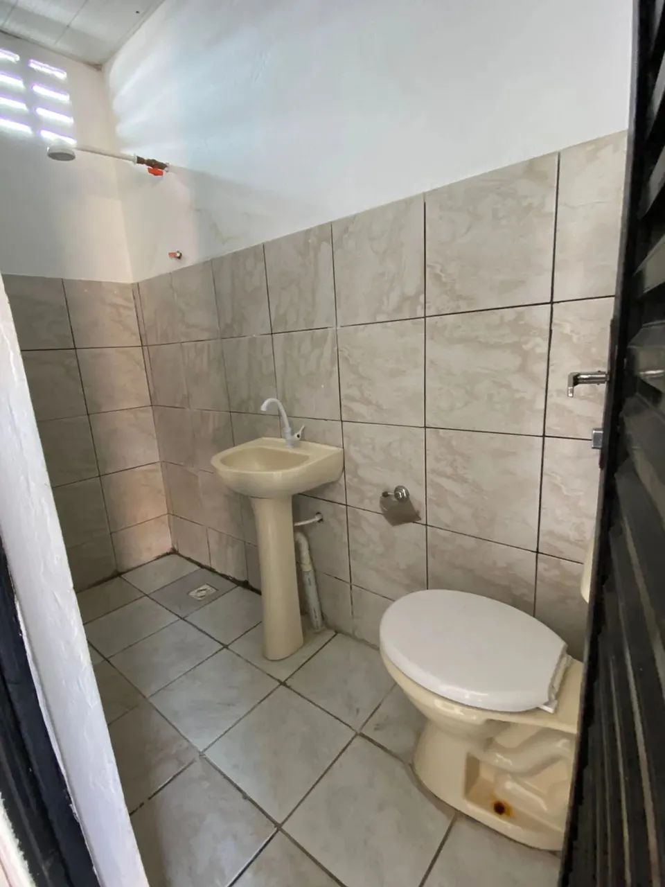 Alugo Kitnet de 2 quartos - Parque 10 - Na principal - Foto 4