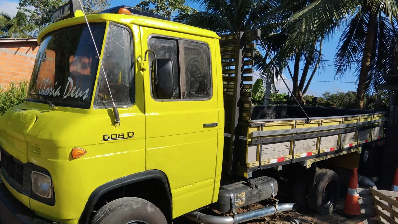 Caminhão Mercedes-Benz 608 ano 76