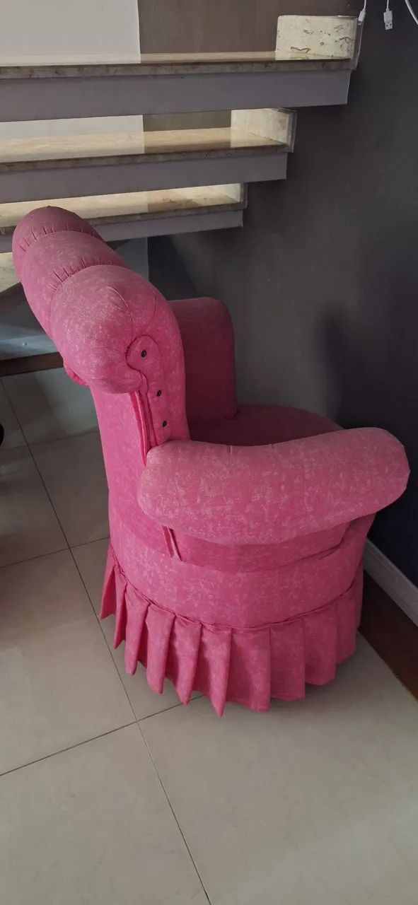 Poltrona estofada Rosa - Ótimo estado - Foto 3