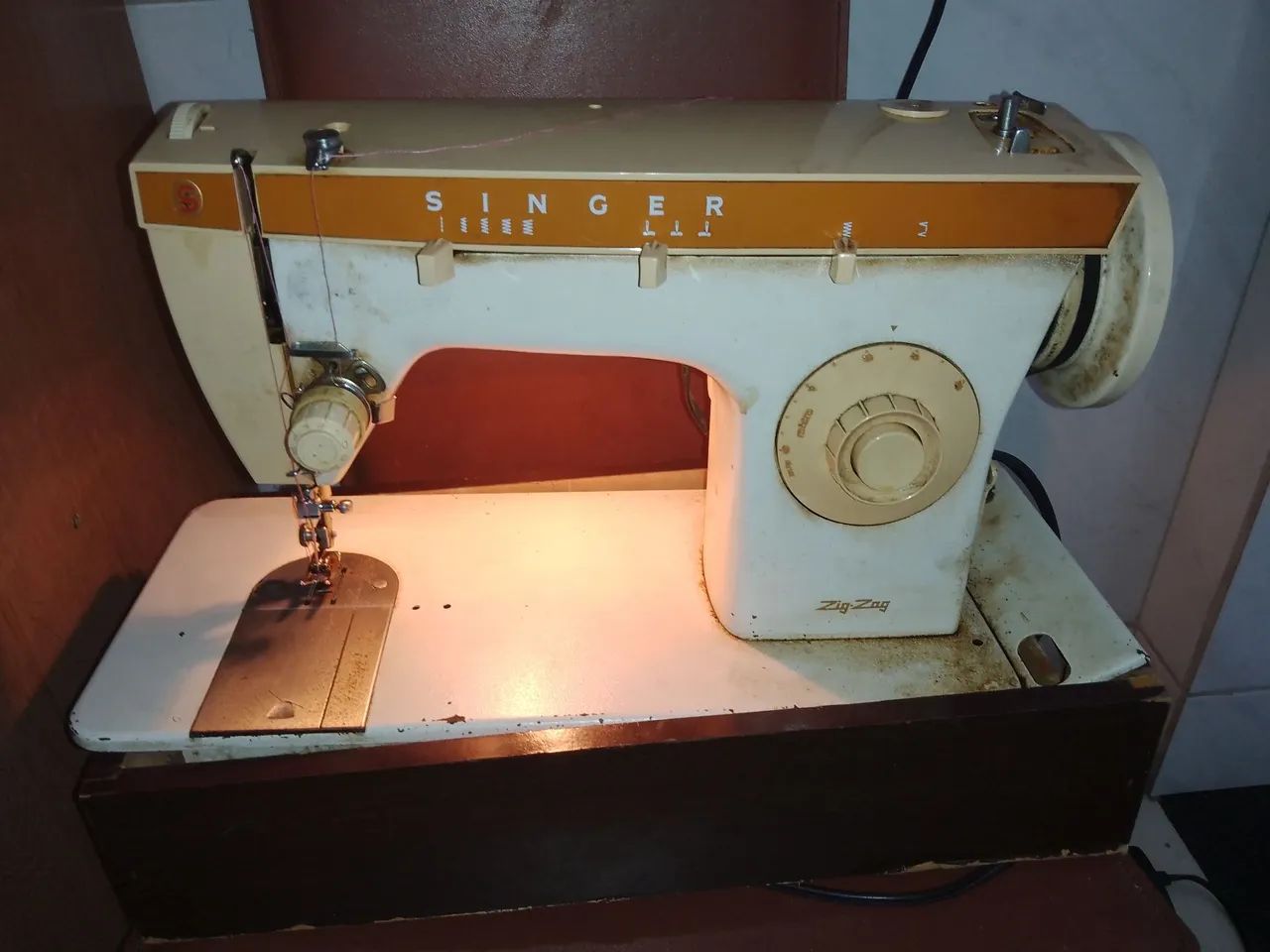 Máquina de Costura Singer Antiga - Foto 2