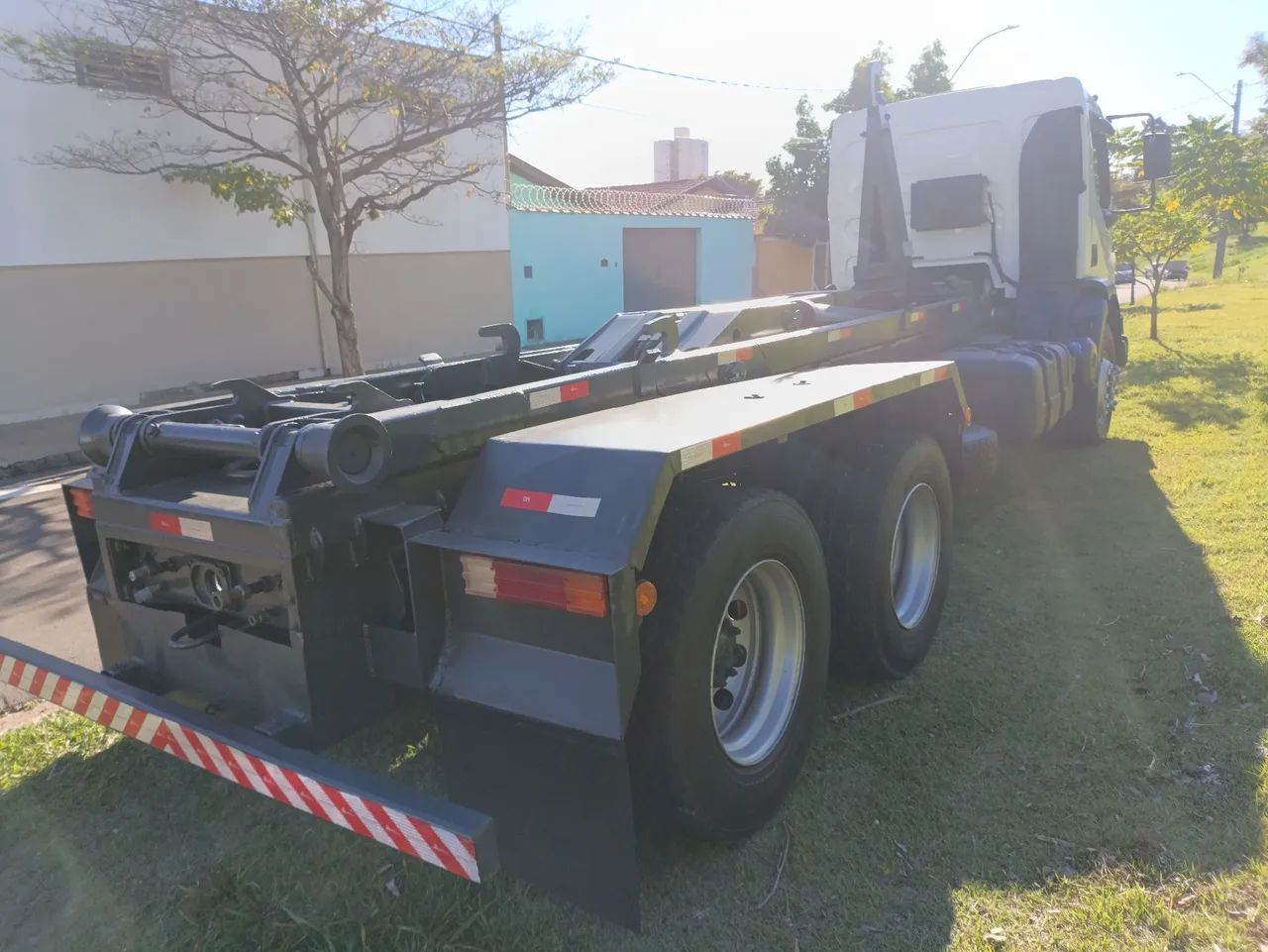 Volvo VM 330 6x4 2013 Rollon  - Foto 3