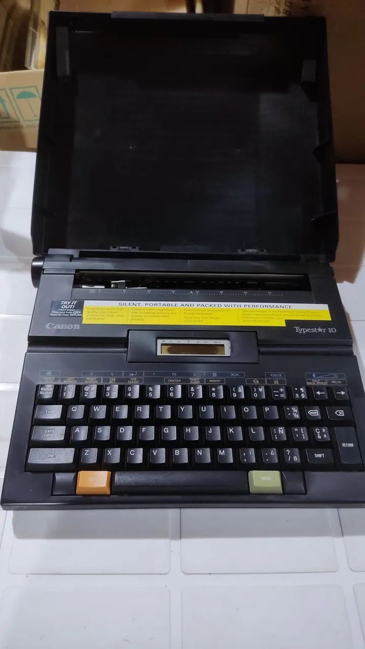 Máquina de escrever elétrica.