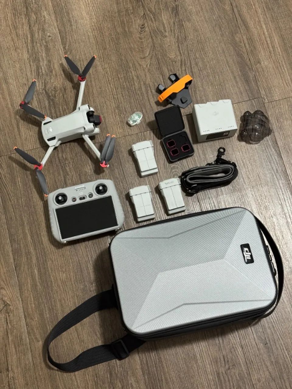 Drone DJI Mini 3 PRO + Combo Fly More + Acessórios - IMPECÁVEL
