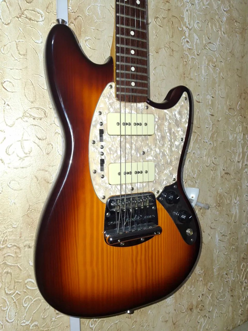 Guitarra Fender Mustang Modern Player - Foto 3