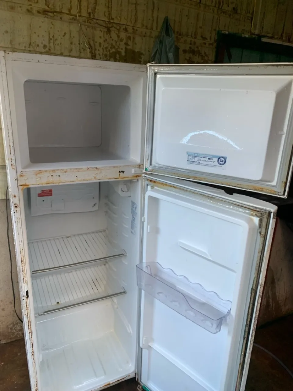 Geladeira usada com freezer superior
