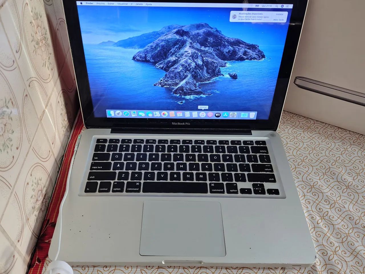 MacBook Pro 13-inch I5 core LED-backlit widescreen notebook
