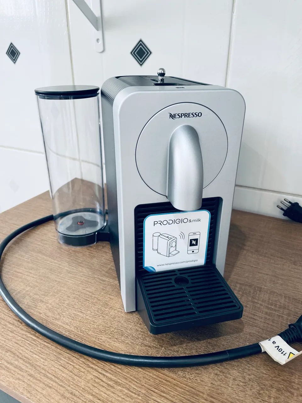 Máquina de Café Nespresso com Espumador de Leite 
