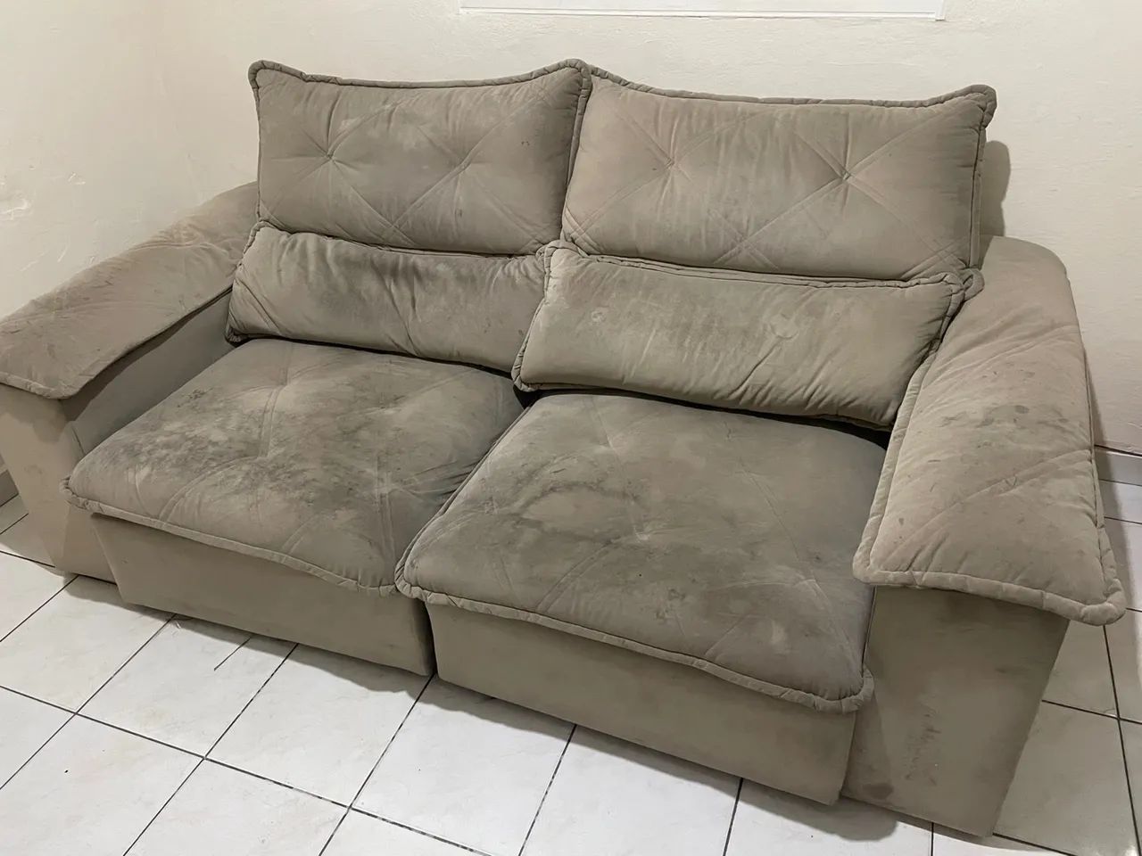 Sofá de 3 lugares em suede retrátil 