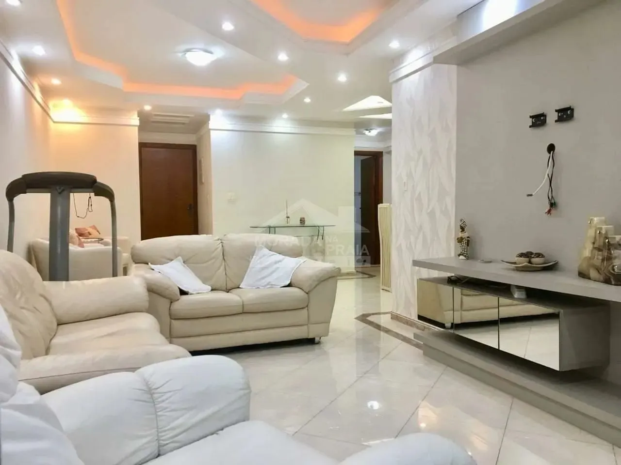Apartamento no Forte, 3 suítes, terraço gourmet, confira na imobiliária em Praia Grande.
