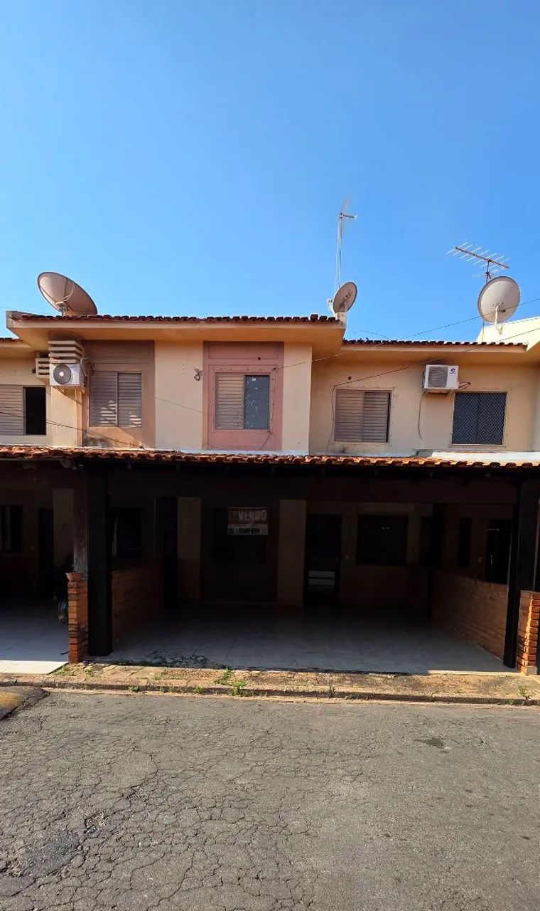 Casa com quintal , no Canachue 