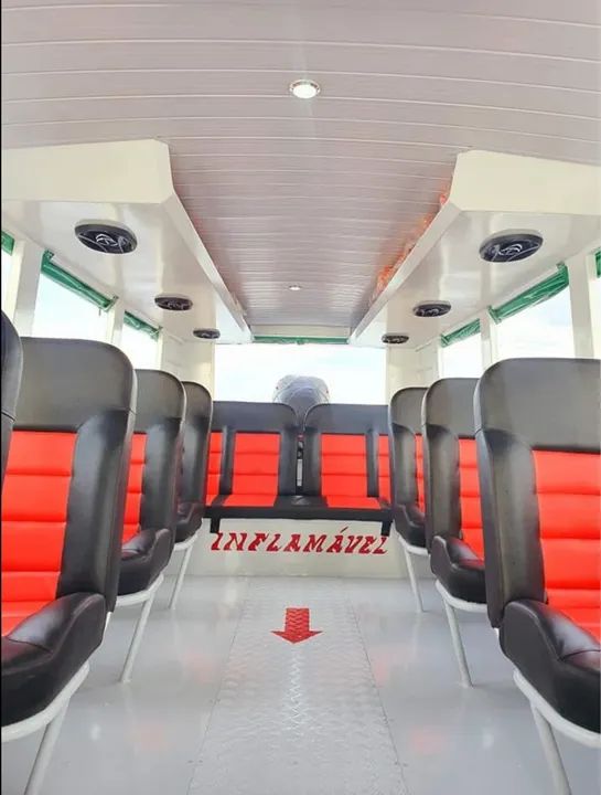 Lancha para até 18 pessoas