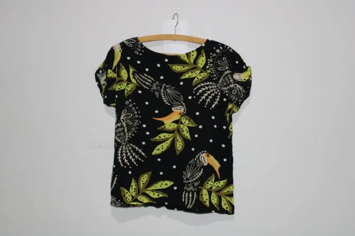 Blusa Estampada com Tucanos Tamanho P