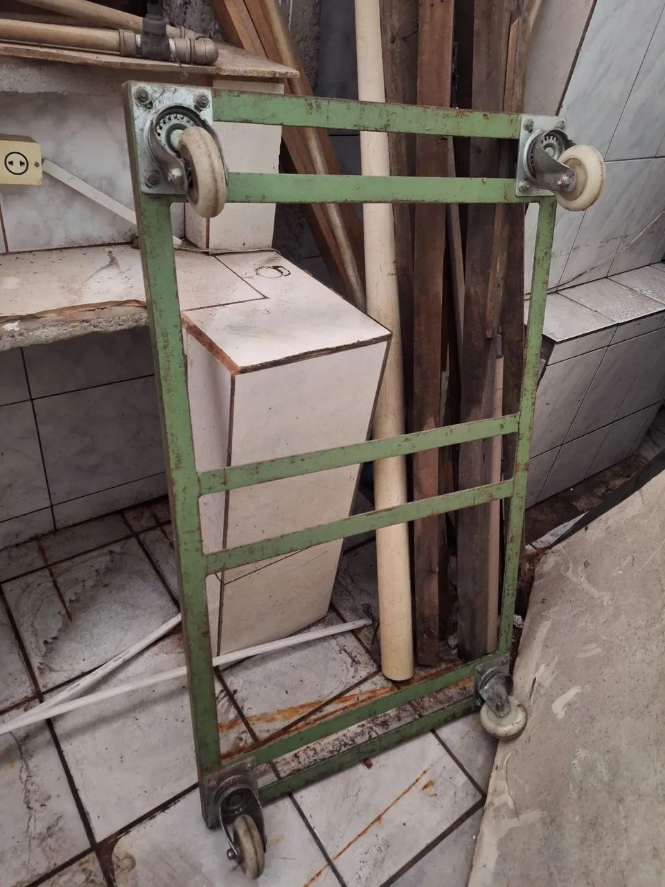 Pallet  de ferro com rodinhas 