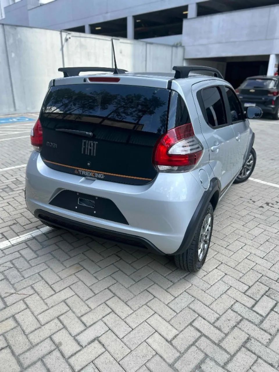 Fiat Mobi Trekking 1.0 Prata - Foto 5