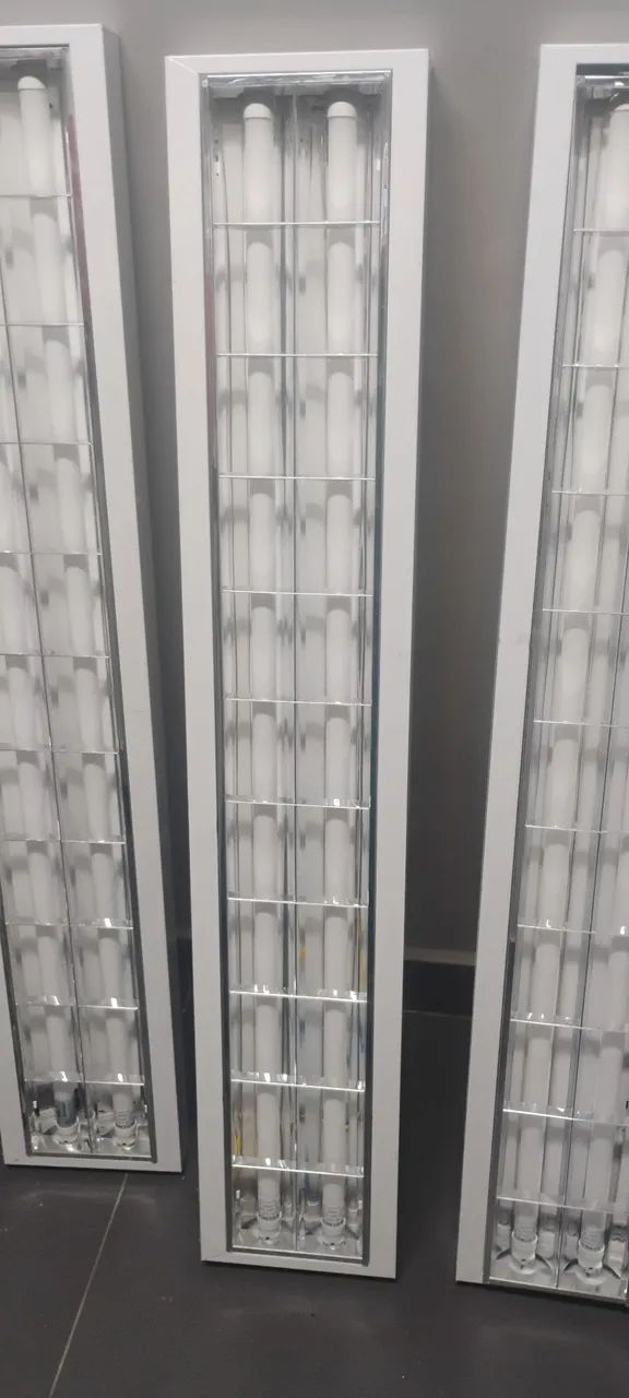 04 Luminária de sobrepor aletada para 2 lâmpadas TuboLED de 18W - 120cm - T8 - Foto 2