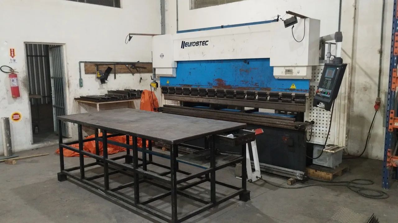 Dobradeira CN 135t + ferramentas  - Foto 2