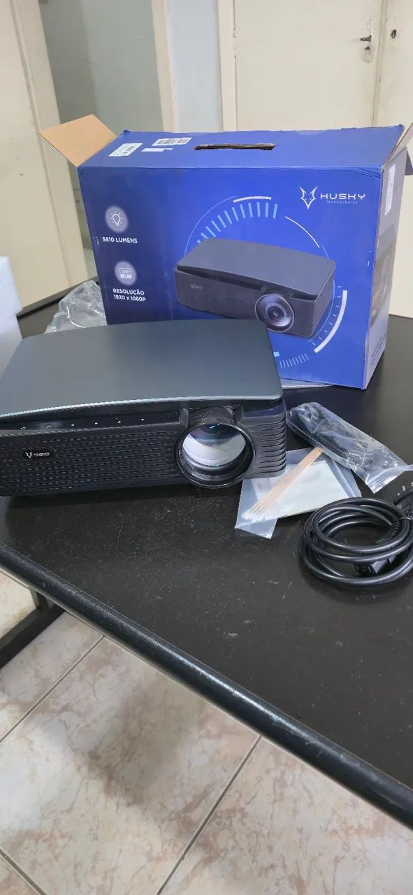 Projetor Husky 5810 Lumens Full HD - Foto 2