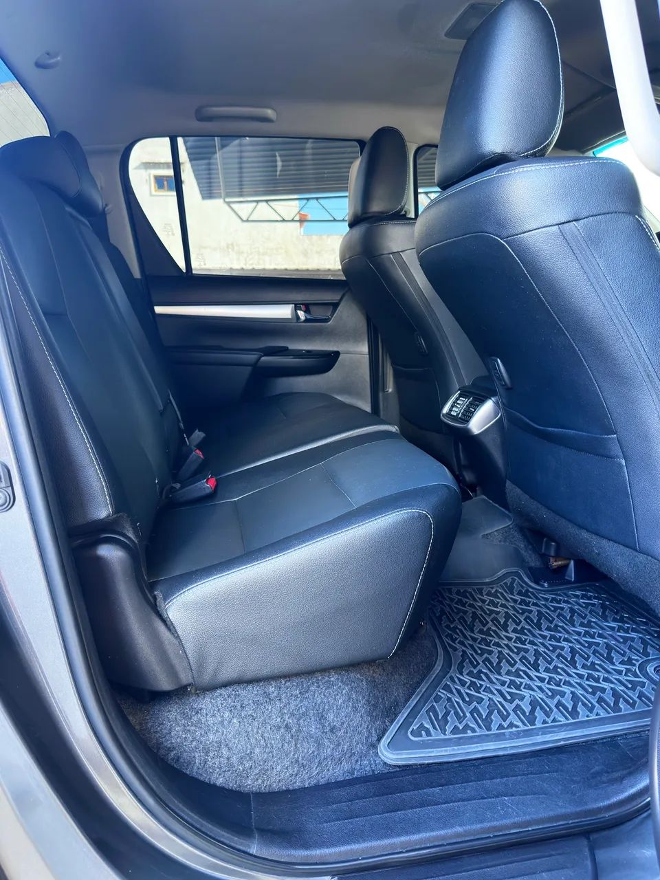 Toyota Hilux CD SRV 4X4 2.8 TDI Diesel Aut. 2021 - Foto 9