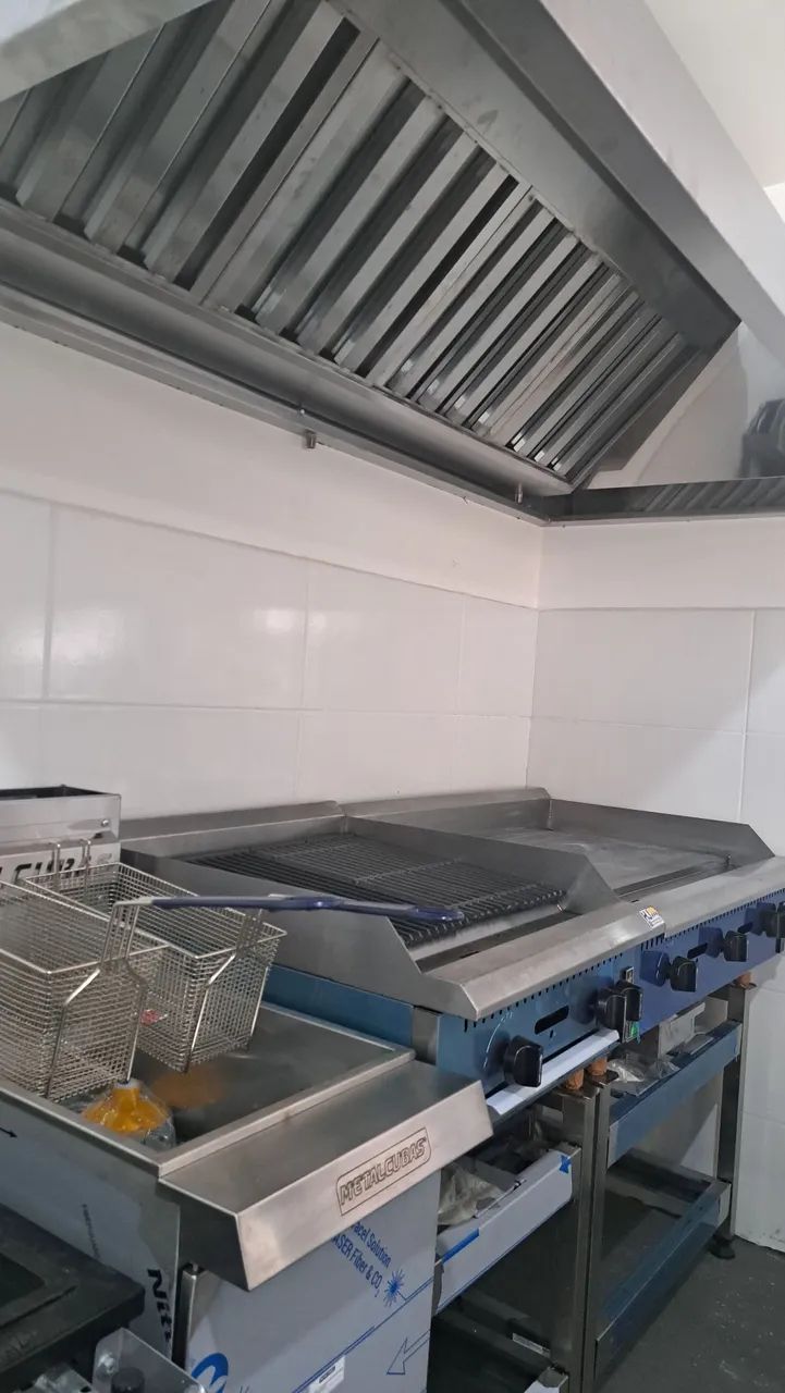 A. Coifa Inox sob-medida 