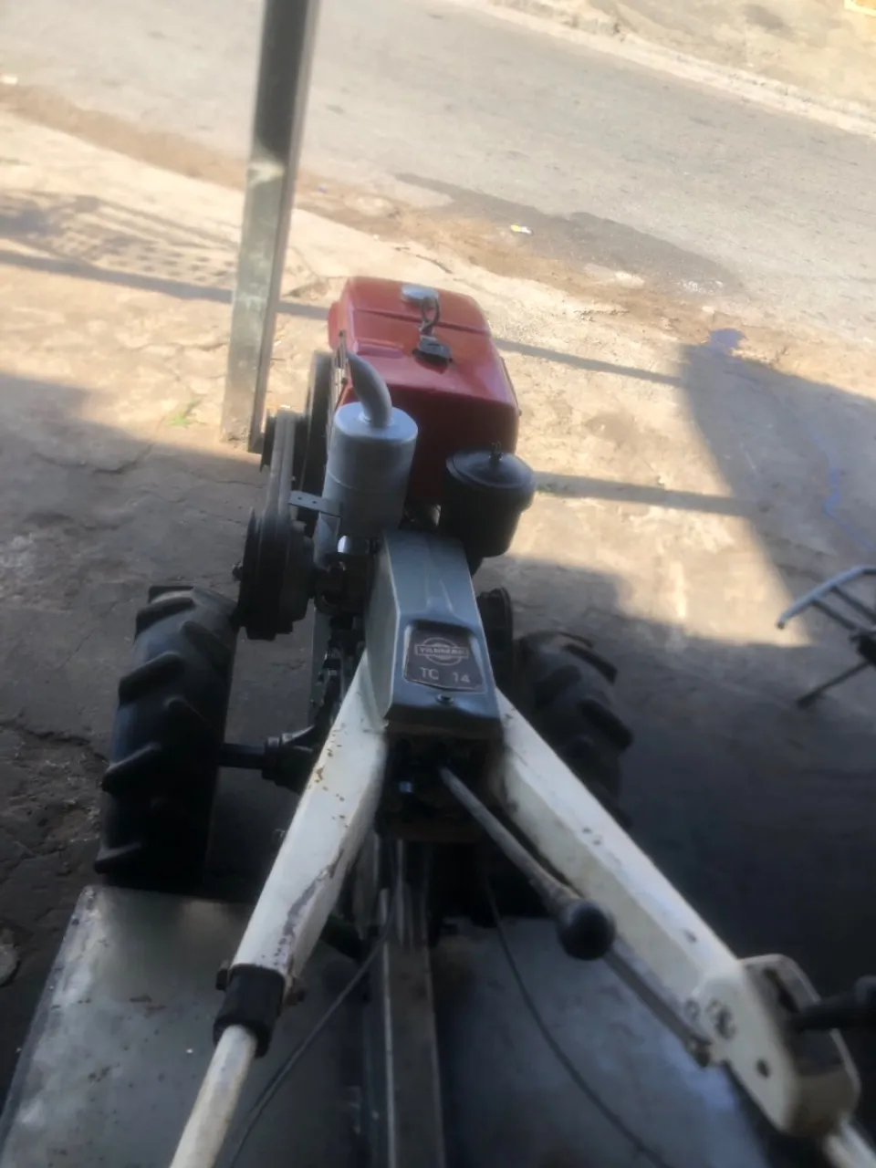 Trator/Máquina Agrícola TC 14