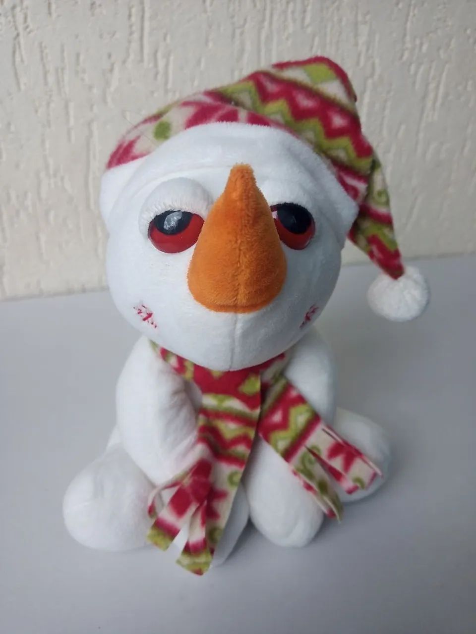 Boneco de neve de pelúcia com cachecol e gorro 22 cm - Foto 2