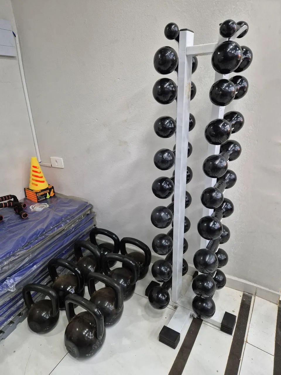 Halteres, Kettlebells, Anilhas e Caneleiras para treinos