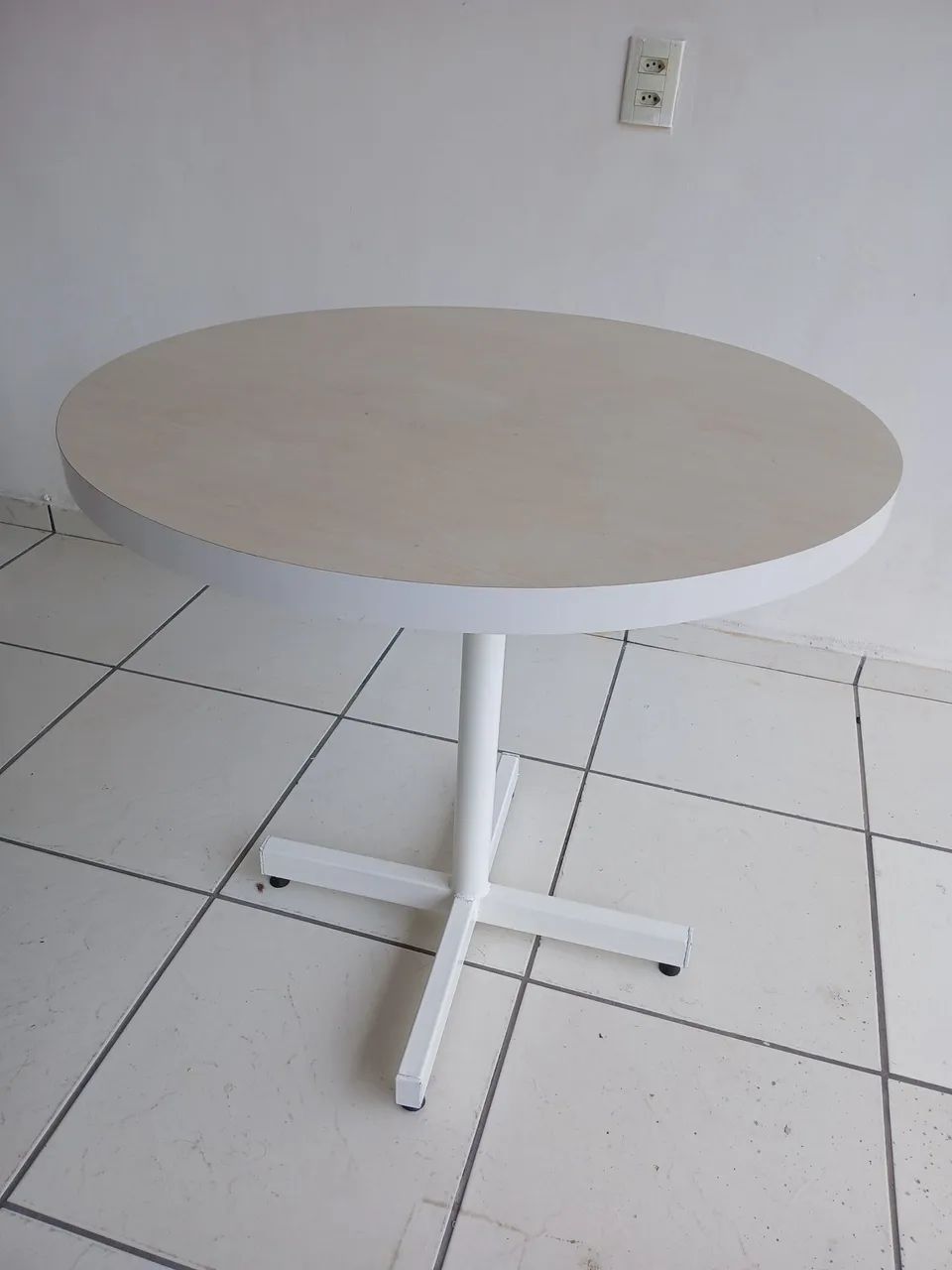 Super oferta,  mesa nova 80cm diâmetro,  com entrega,  cabe 4 cadeiras.  - Foto 3