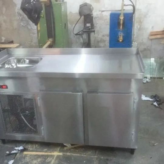 Balcão refrigerado com cuba (lado a escolher) e portas c/ gaxetas em aço inox 430 ou 304