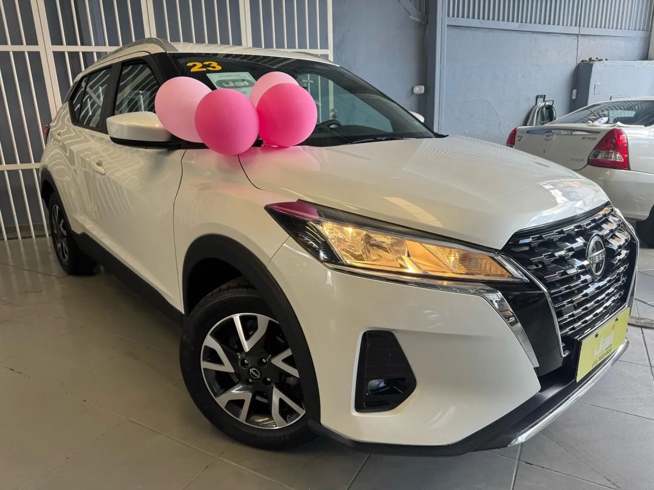 Kicks 1.6 2023 Automático CVT + Branco Perolizado + Único Dono