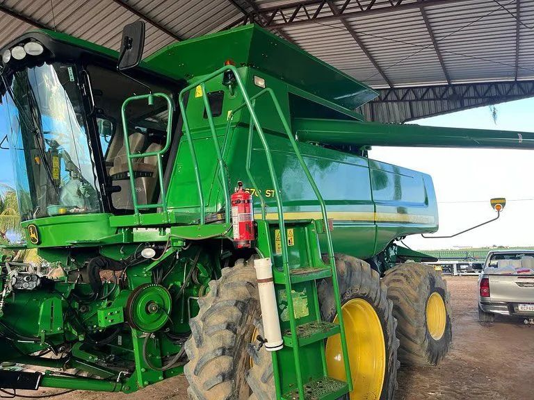 COLHEITADEIRA JOHN DEERE 