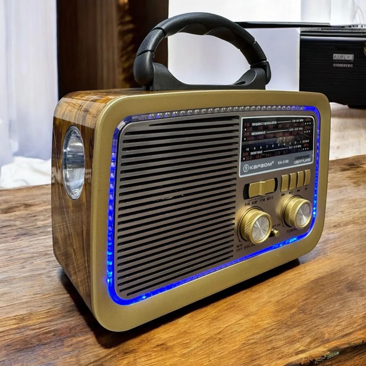 Rádio FM Portátil Bluetooth com LED e Lanterna