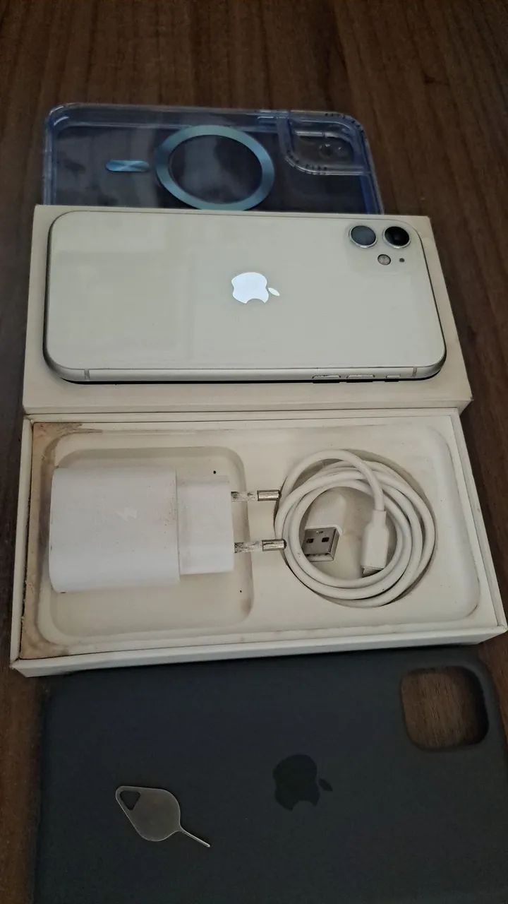 Iphone 11. Completo / Todo original / Perfeito