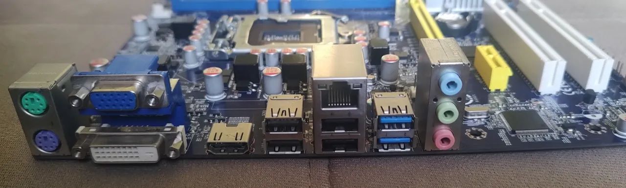 Placa Mãe Foxconn H61M-S (socket 1155) DDR3 - (Sem Espelho)  - Foto 3