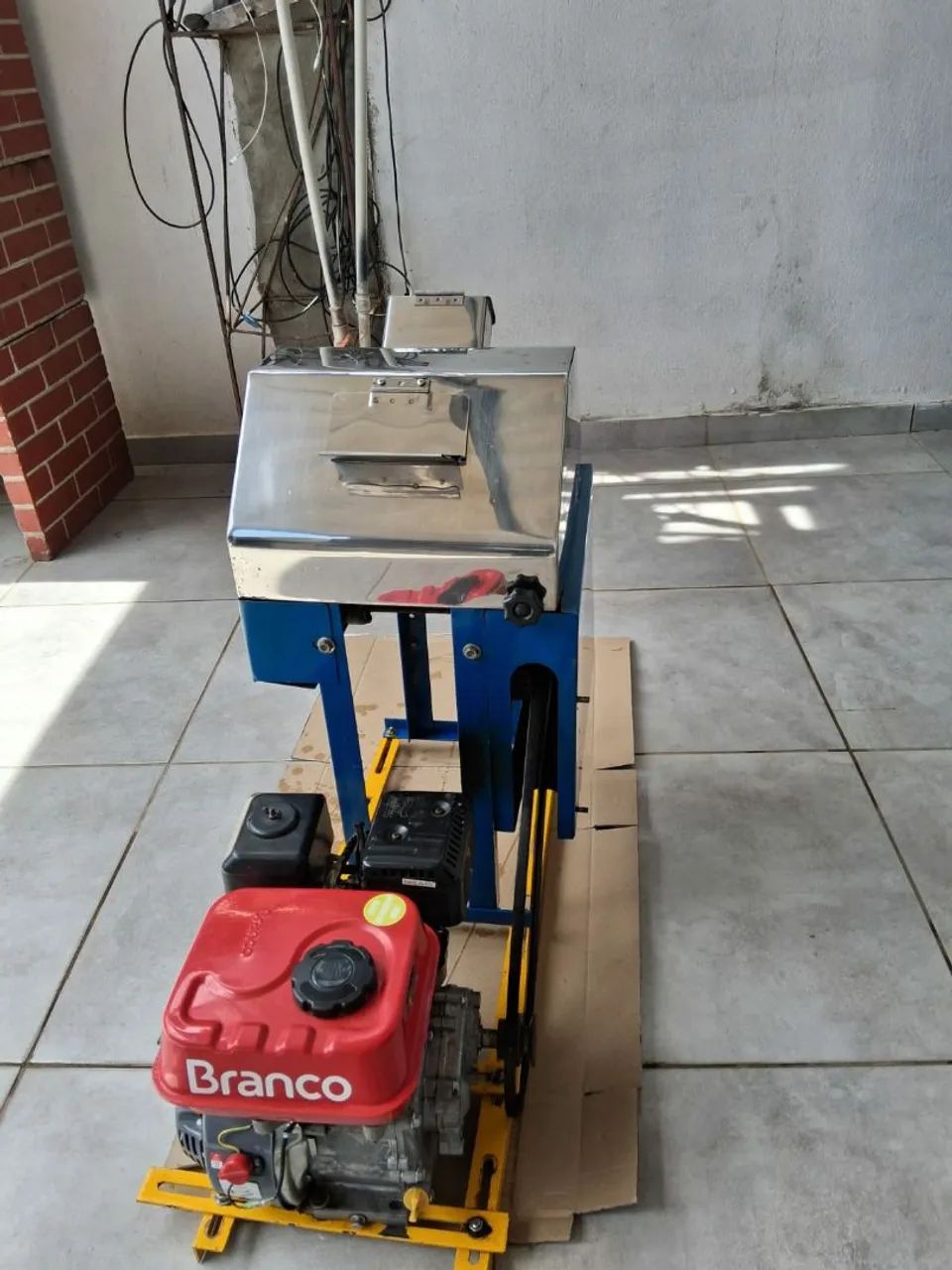 Engenho de cana marca Maqtron motor  gasolina marca Branco  semi novo. - Foto 3