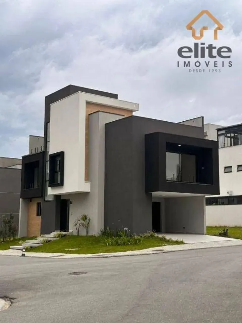 Sobrado com 3 quartos à venda, 194 m² por R$ 1.495.000 - Santa Cândida - Curitiba/PR
