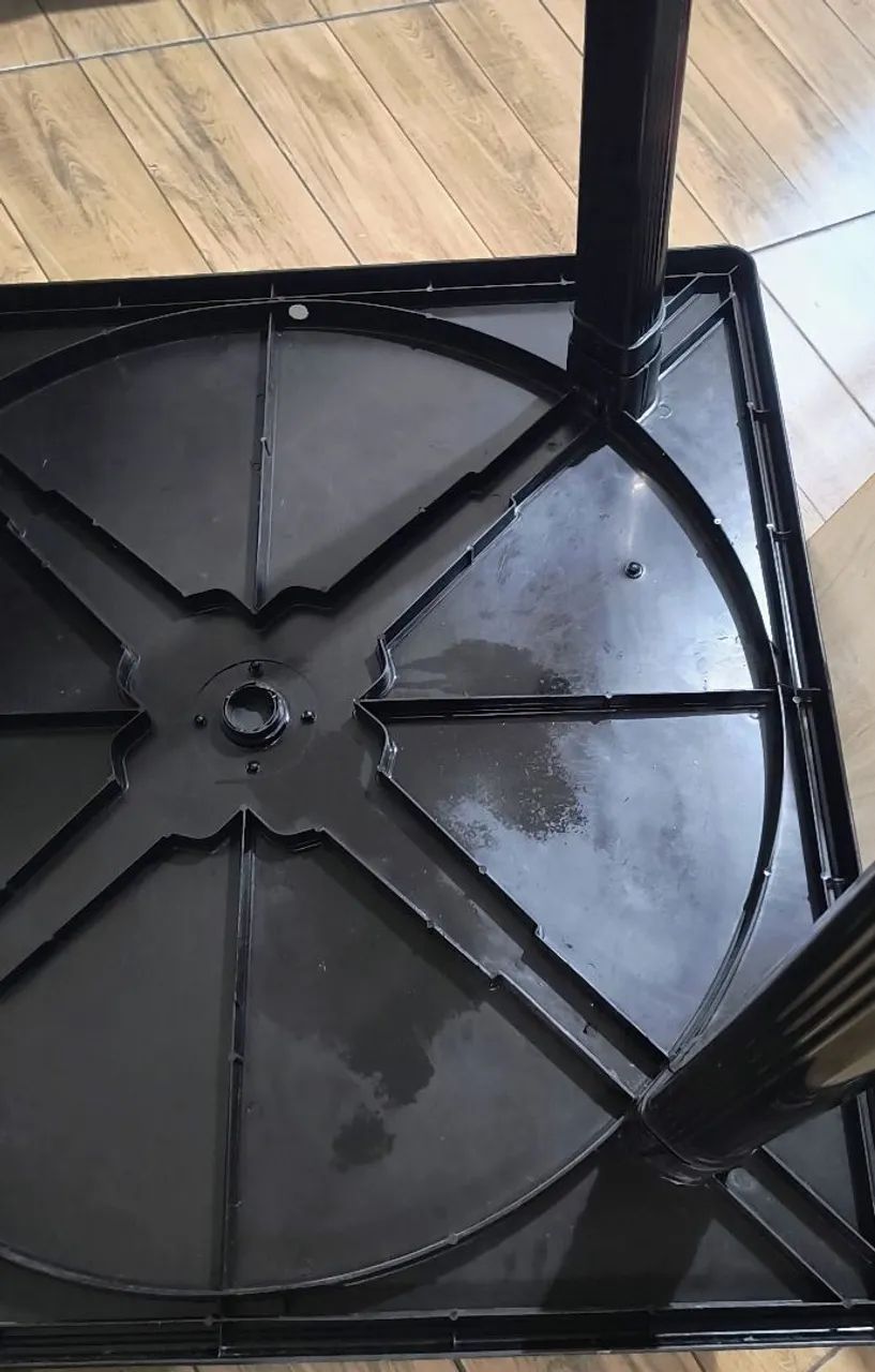 Mesa plástica e banquetas 64961600561794121