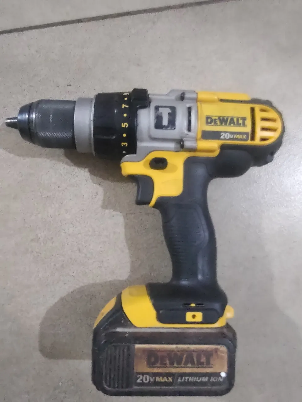 Furadeira/Parafusadeira Dewalt 20V Max