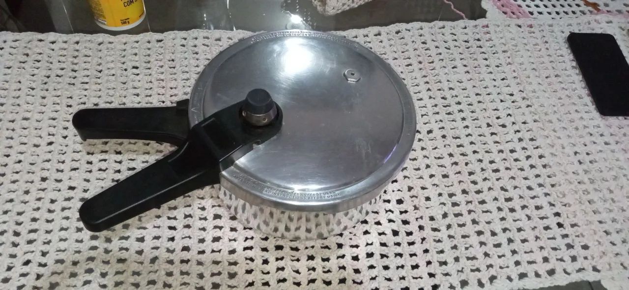 - Panela de pressãoom tampa de teava giratória em ótimo estado