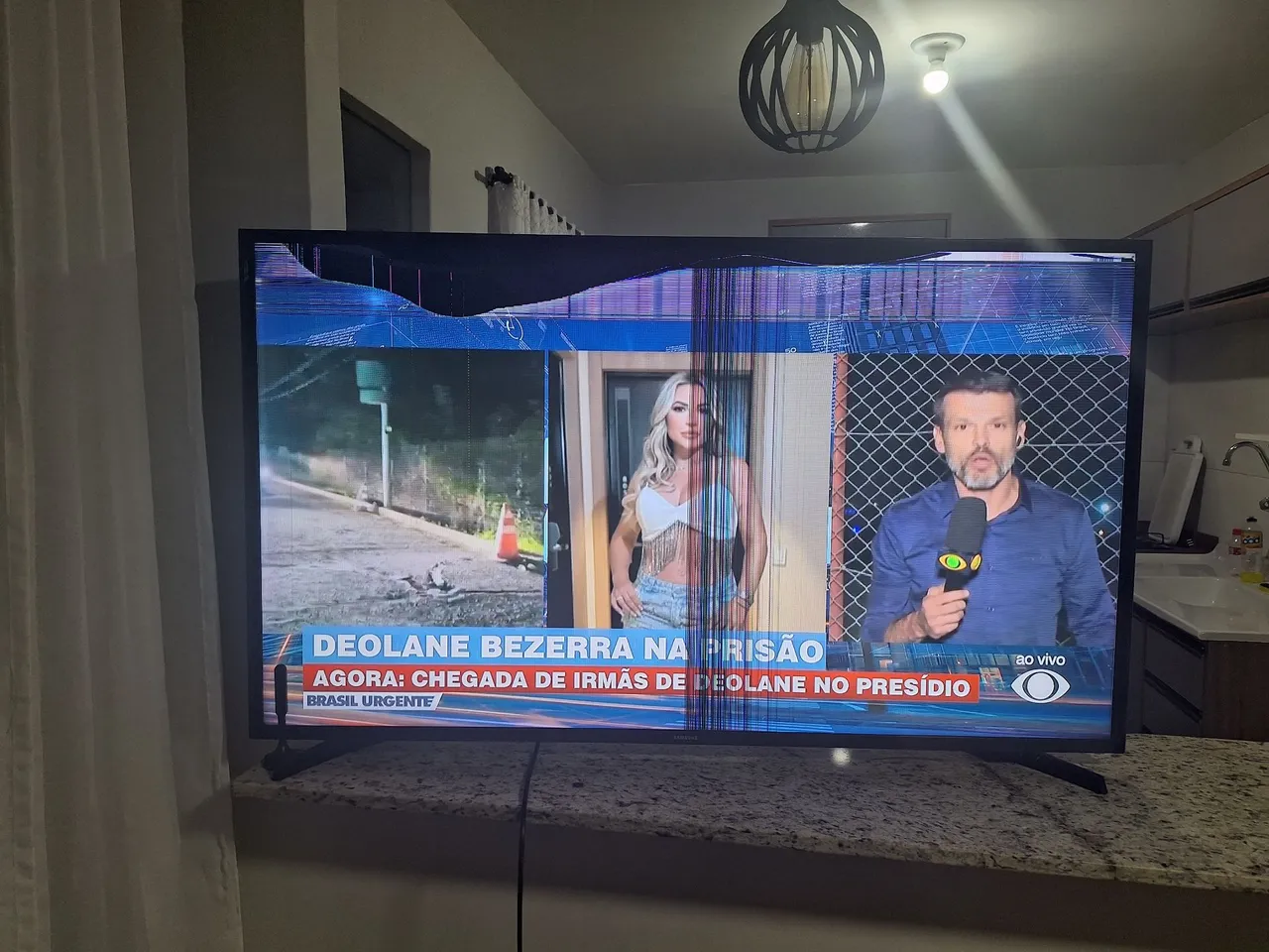 TV Samsung com tela danificada