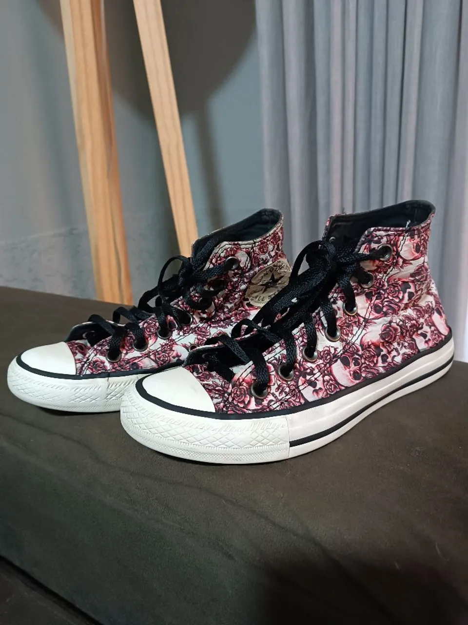 Converse All Star Caveira com Flores