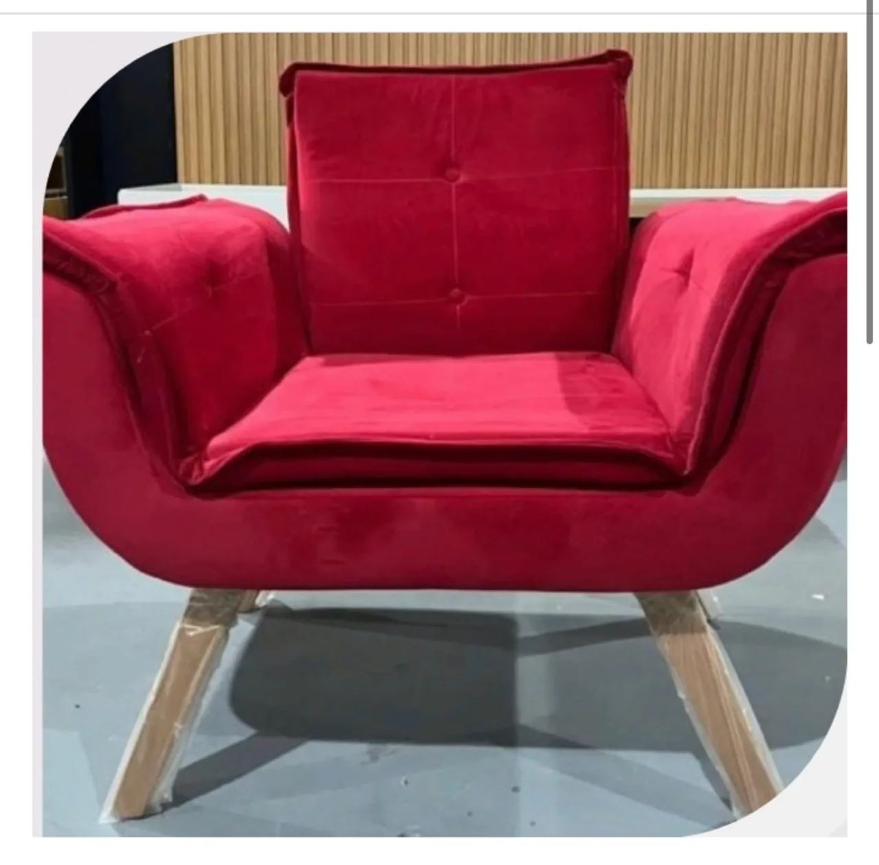 Poltrona Vermelha Elegante
