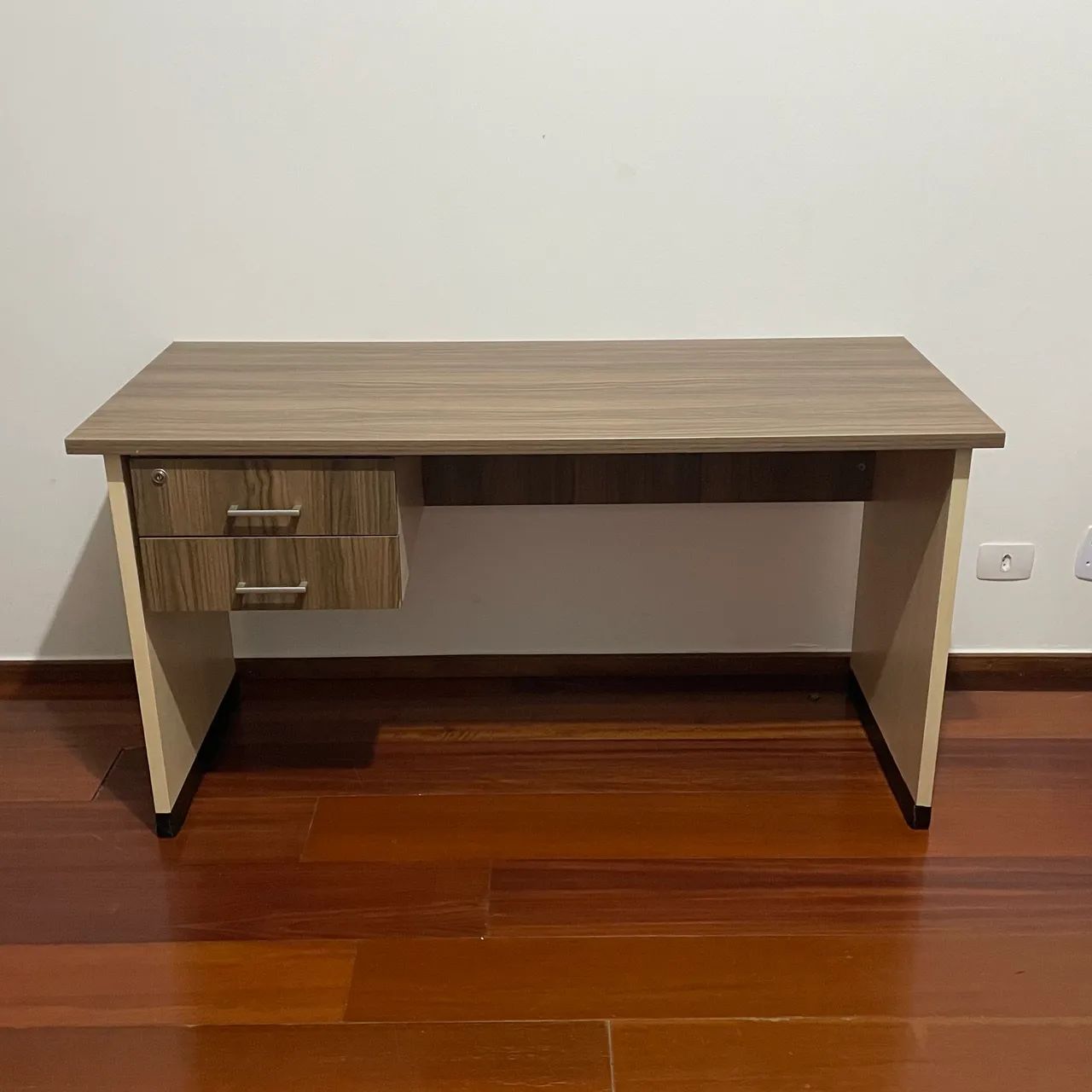 Escrivaninha (mesa escritório)