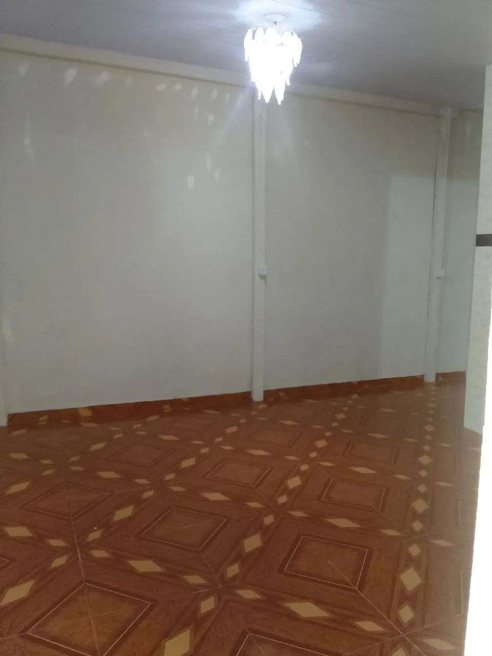 Alugo kitnet peça grande com banheiro - Foto 2